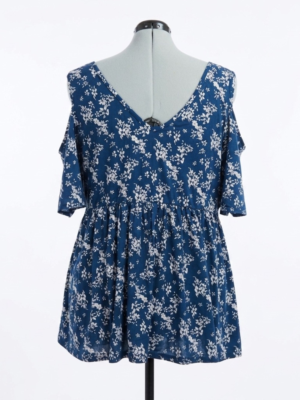 ALLEGRACE 2X Light Blue Satin Top - Picture 6 of 7